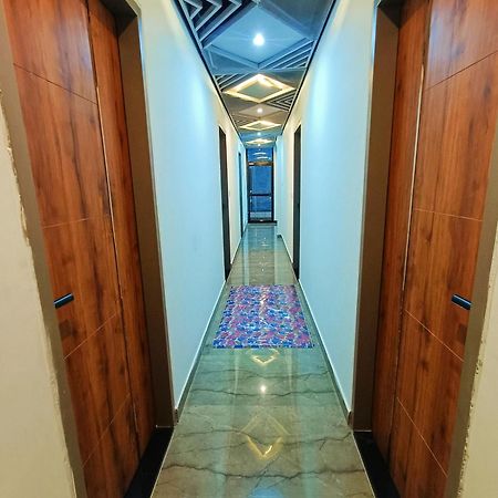 Отель Shri Radha Rani Kripa Dham Матхура Экстерьер фото